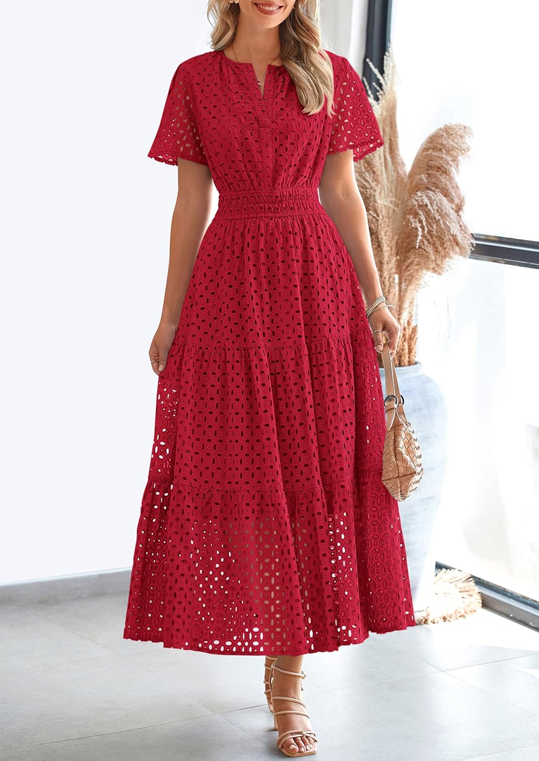 Alice - Elegant sommarklänning med hålbroderier
