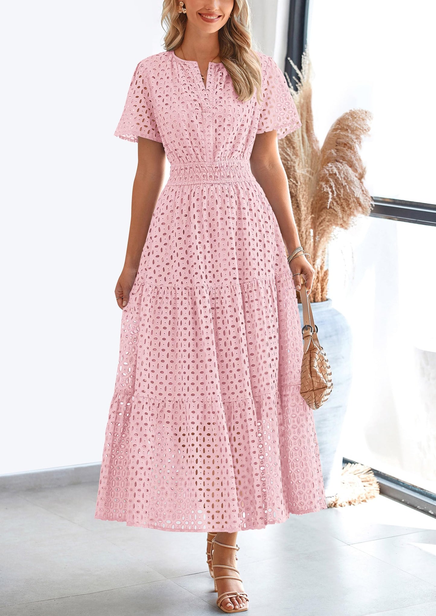Alice - Elegant sommarklänning med hålbroderier