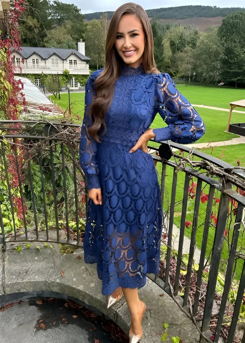 Britt - Smickrande långklänning