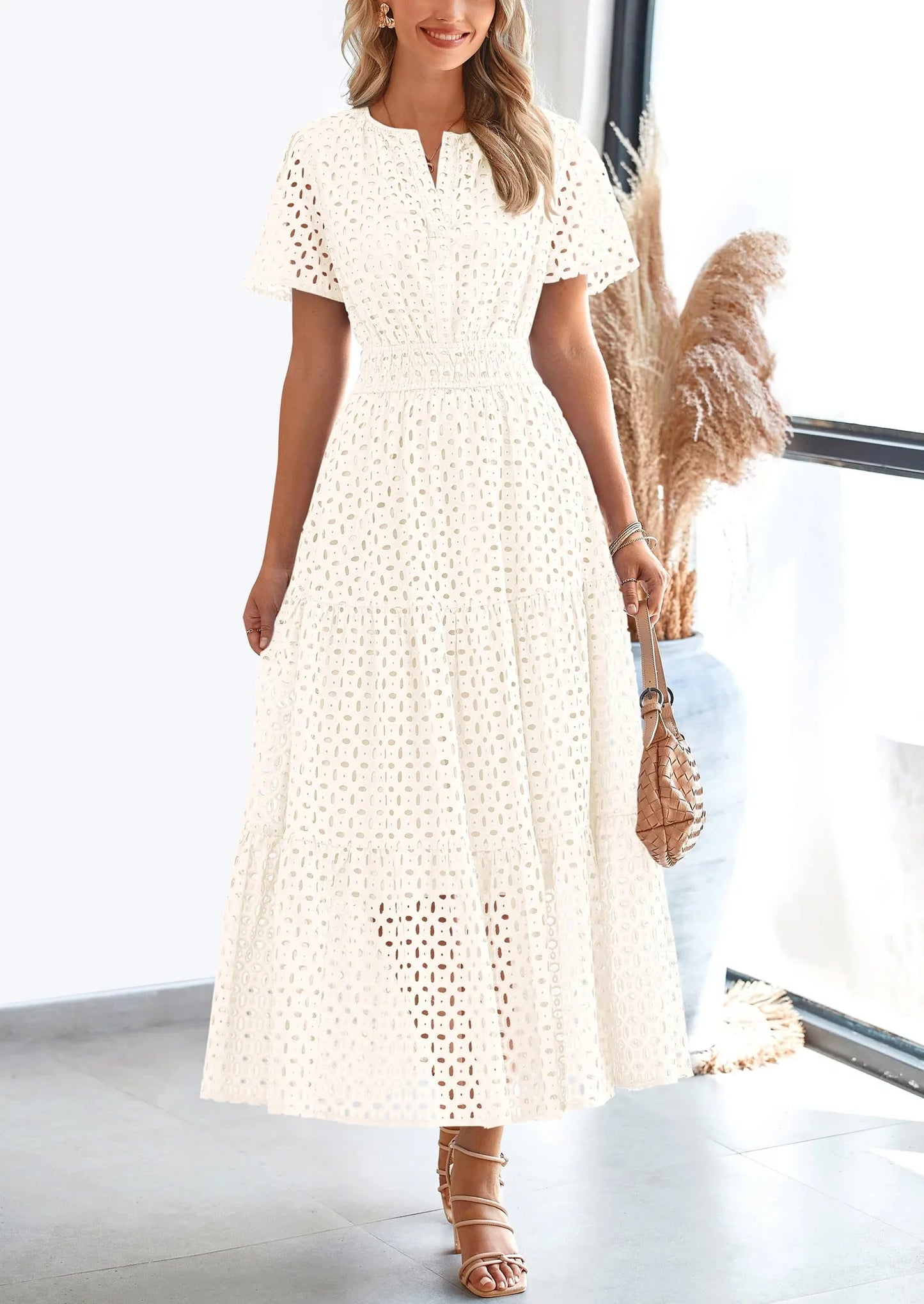 Alice - Elegant sommarklänning med hålbroderier