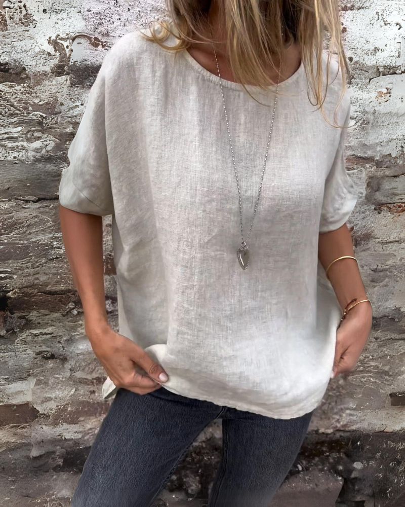 Lisa - Essential T-Shirt