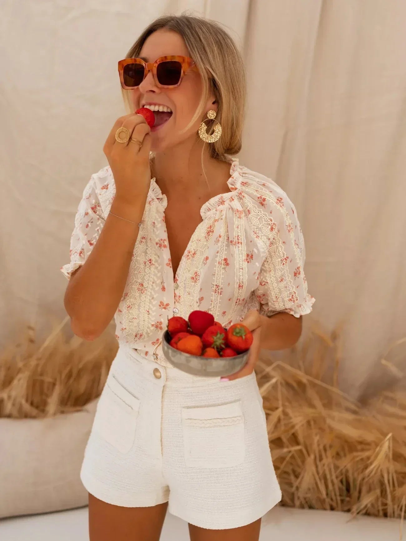 Alva – Blommig blus med sommarcharm