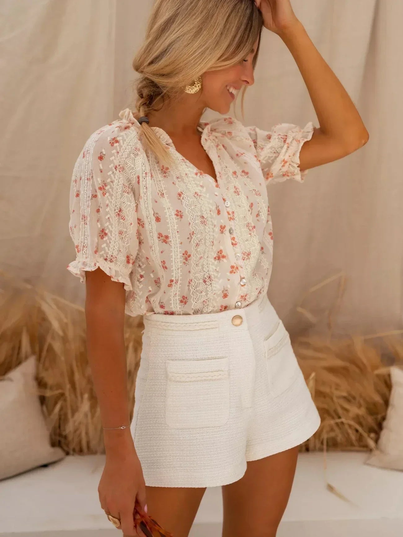 Alva – Blommig blus med sommarcharm