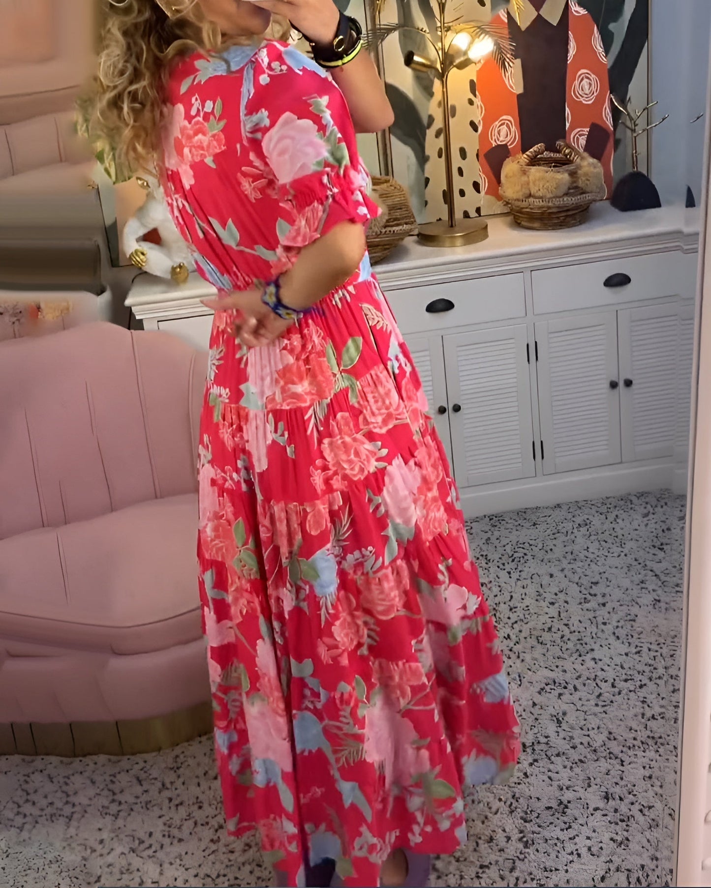 Elin - V-ringad klänning med blommigt tryck