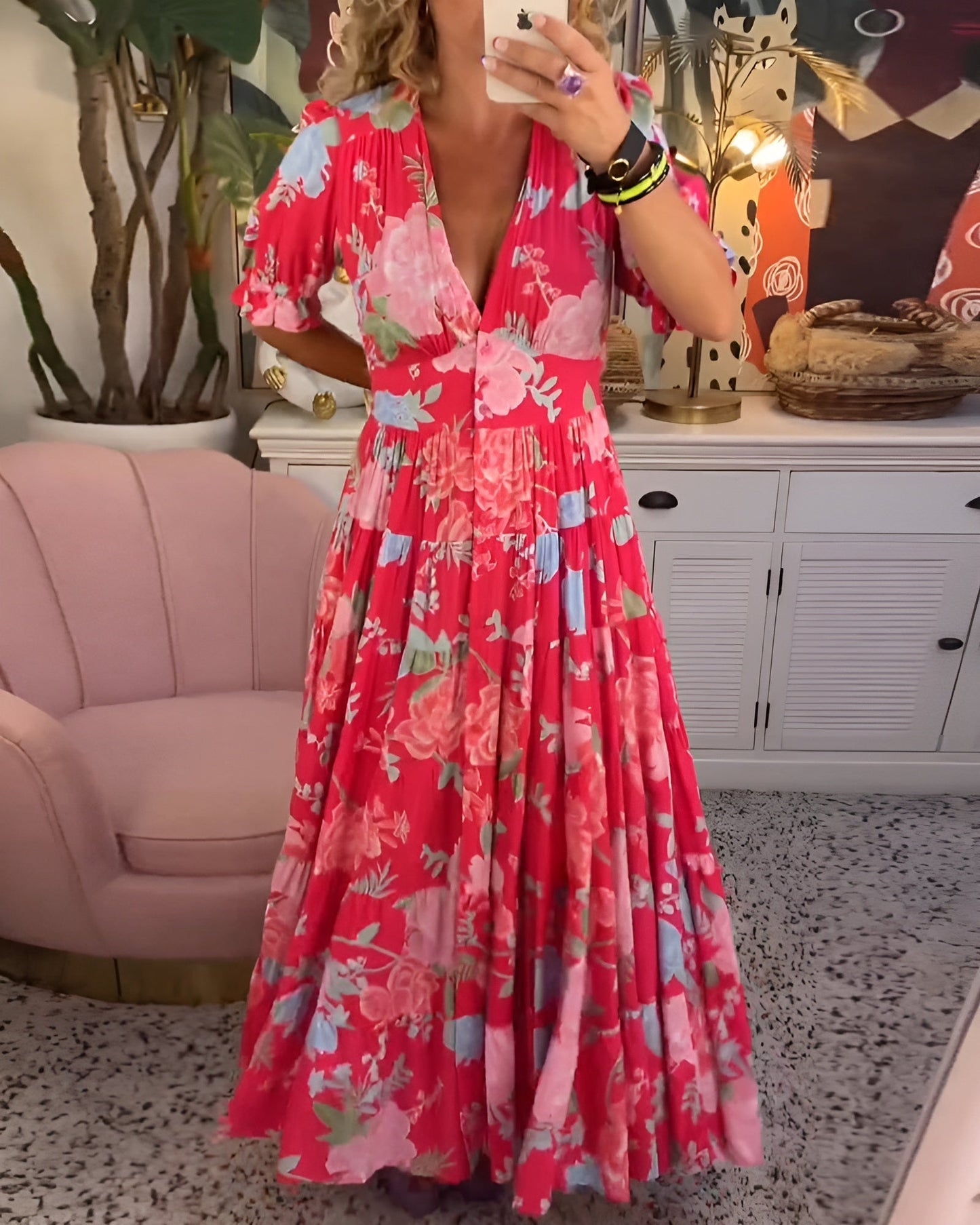 Elin - V-ringad klänning med blommigt tryck